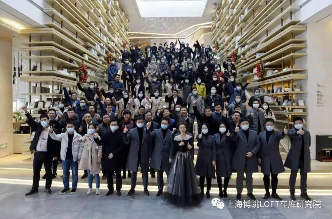 眉山全国一百多人在华侨城汉口道6号参观研讨LOFT专利车库技术！